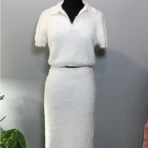 House of Harlow 2 piece cream sweater set in ivory.  Size medium